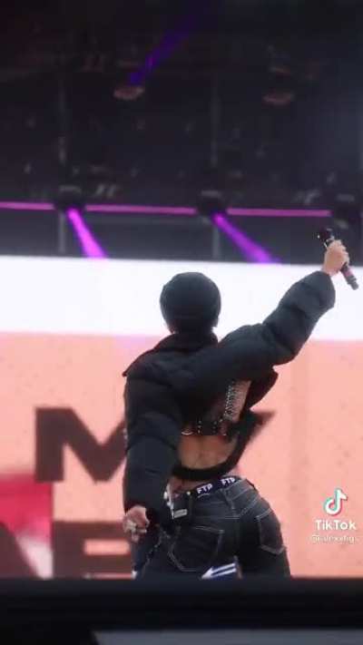 Dat ass is amazing