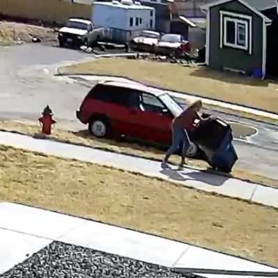 Trashcan 1 - Woman 0