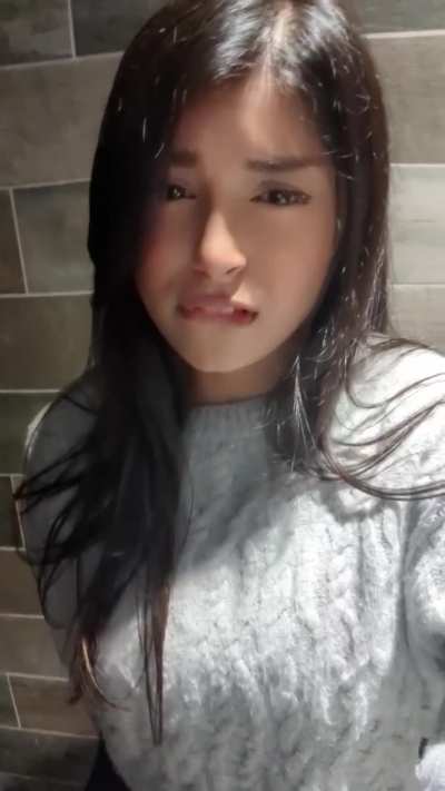 Cute girlfriend ripping HUGE loud farts