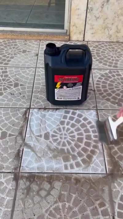 I've been suffering for years scrubbing the floor, and this thing solves it in just 5 minutes.