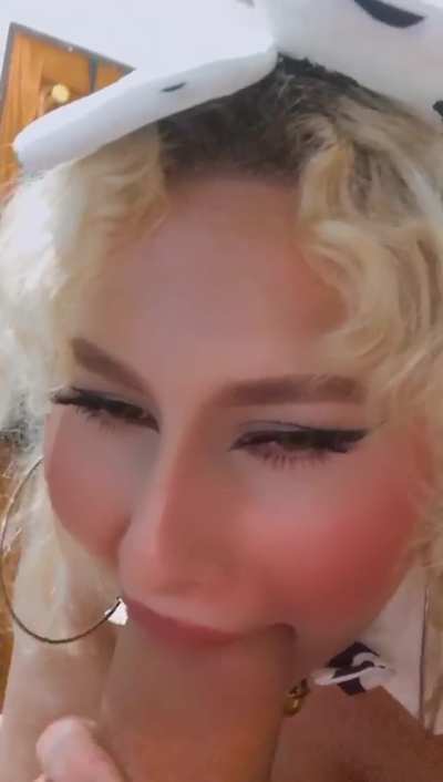 I&rsquo;m such a happy girl when I have big white cock in my mouth 