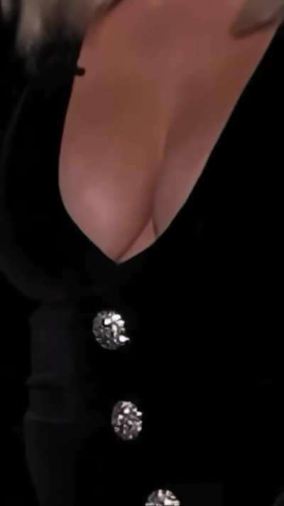 Her jiggling tits