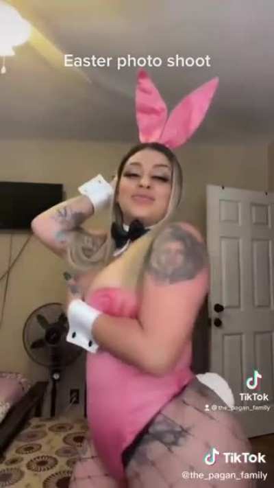 😈