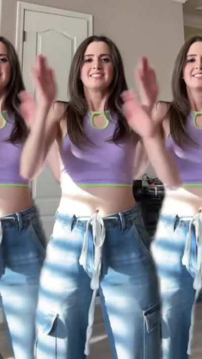 Laura Marano 