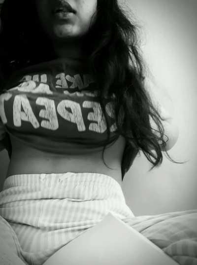 Help me with my paper and I promise to pay you back with my tits 👉🏼👈🏼