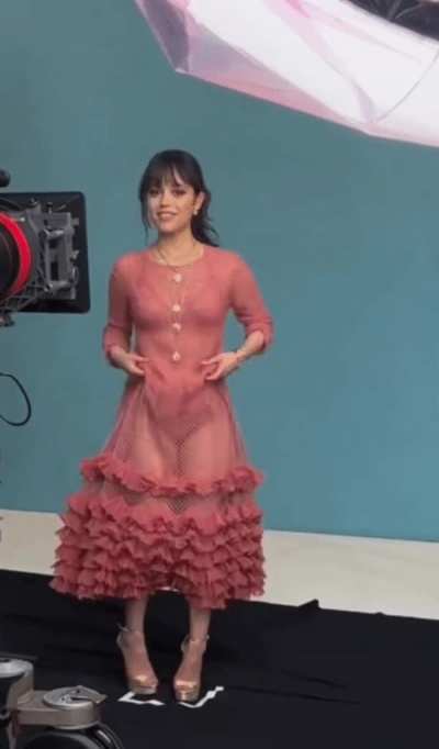 The way she pulls up that dress 😍