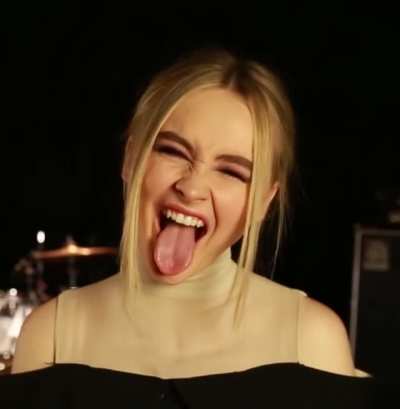Sabrina Carpenter with the perfect expression