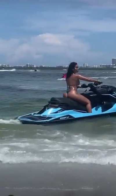 🌊