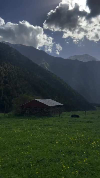Such a peaceful view🏔️