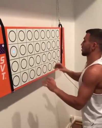 Vasyl Lomachenko demonstrates his reactiontime