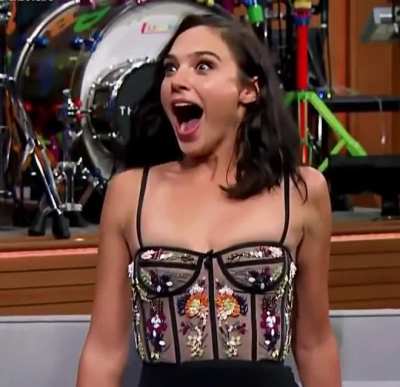 Gal Gadot&rsquo;s reaction when all the men in the audience start unzipping their pants