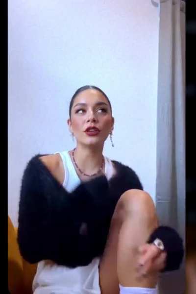 Wait till the end to see her nips..