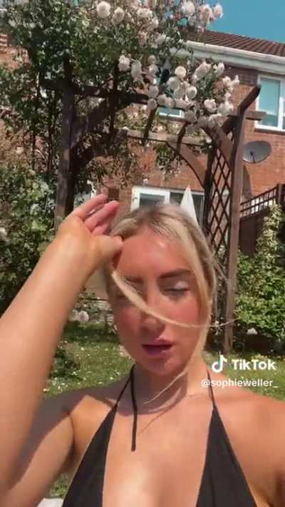 @sophieweller_
