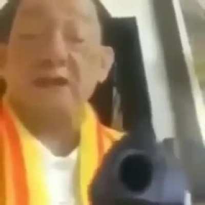 pra quem n sabe esse aí é o pai da mayumi