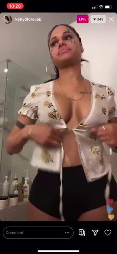 👀