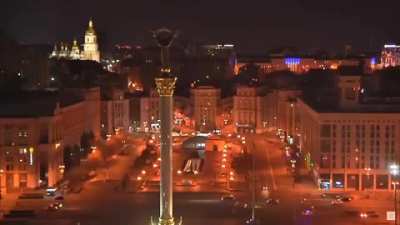 After multiple rumors claimed that Russia would invade Ukraine on February 16, the Reuters news outlet placed a camera in Kiev, the capital and largest city of Ukraine. In the early morning of that day, someone can be heard playing the song "Komm, S&uuml;sser 