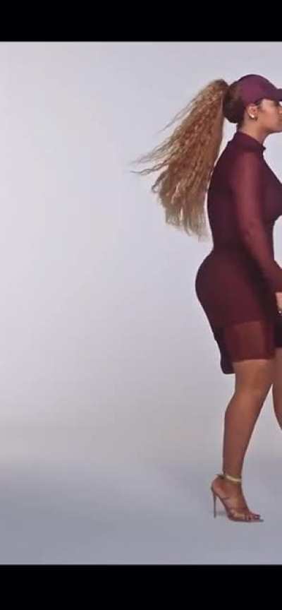 Beyonce bouncing her tits, I&rsquo;m convinced that she knows she&rsquo;s teasing the F out of us 🤣 it&rsquo;s too seductive at this point