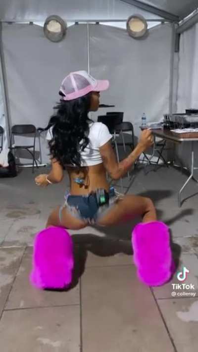 That 🍑 be moving 😮&zwj;💨🔥