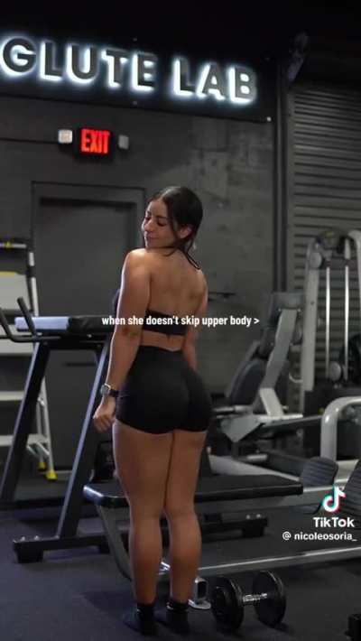 @nicoleosoria_