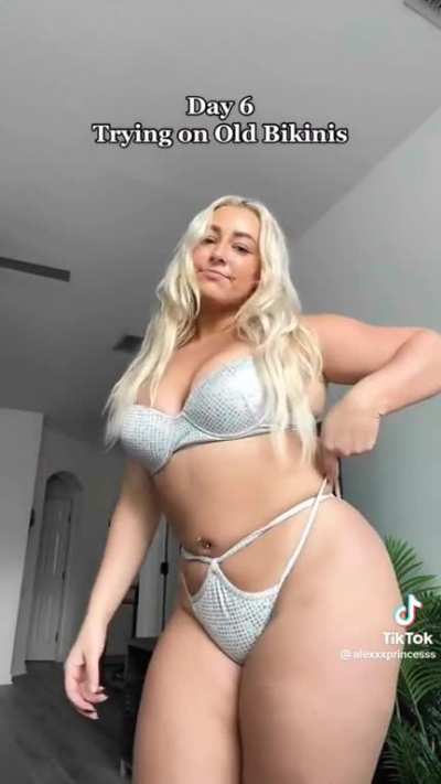 Thicc princess outgrows her many bikinis (alexxxprincess)