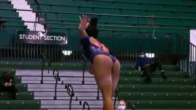Arayah Simons 💙🧡🤍 Illinois Gymnastics 🤸&zwj;♀️