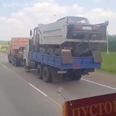 В Татарстане заметили КАМАЗ, который везёт КАМАЗ, тащит КАМАЗ, который везёт КАМАЗ, который везёт ВАЗ &macr;\_(ツ)_/&macr;