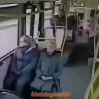 Oigan si alguien viaja en el tiempo para arreglar un error del pasado crear&iacute;a una paradoja en el tiempo debido a que si lo arregla deja de existir motivo para viajar justo a ese momento pero si no viaja no lo arregla o puede que cambie su futuro excluyend