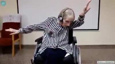Esta &eacute; Marta Gonz&aacute;lez uma ex-bailarina profissional. Quando a deixaram ouvir a m&uacute;sica do Lago dos Cisnes, ela de repente lembrou da coreografia que j&aacute; n&atilde;o se recordava mais, por conta do Alzheimer.