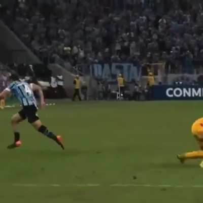Na bola.. zagueiro argentino raiz