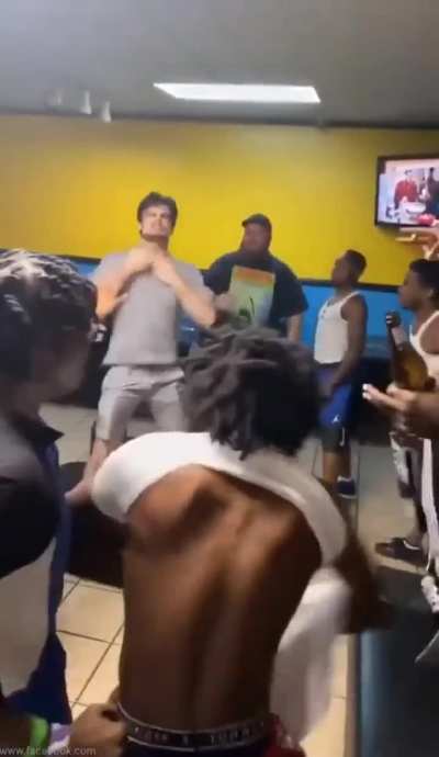 Man Stands his Ground in 2 v 1 Fight