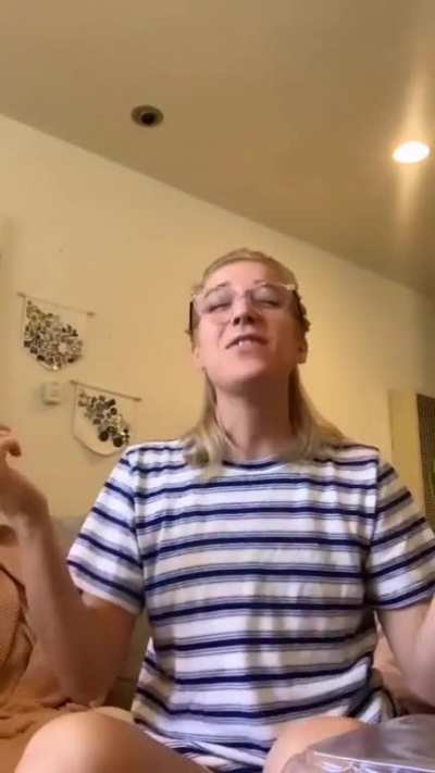 She went "👁️👅👁️"