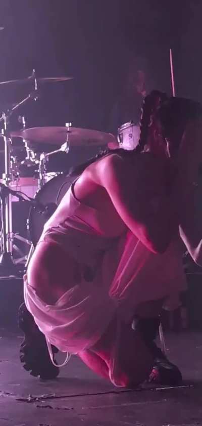 No panties 😳