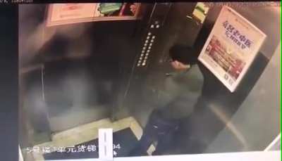 WCGW pissing on all the electronics