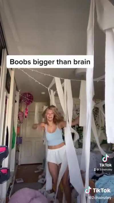&ldquo;Boobs bigger than brain&rdquo; 😅