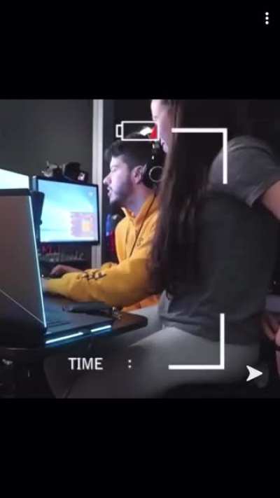 😳
