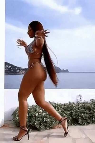 Megan thee Stallion, wid dat attitude strutt