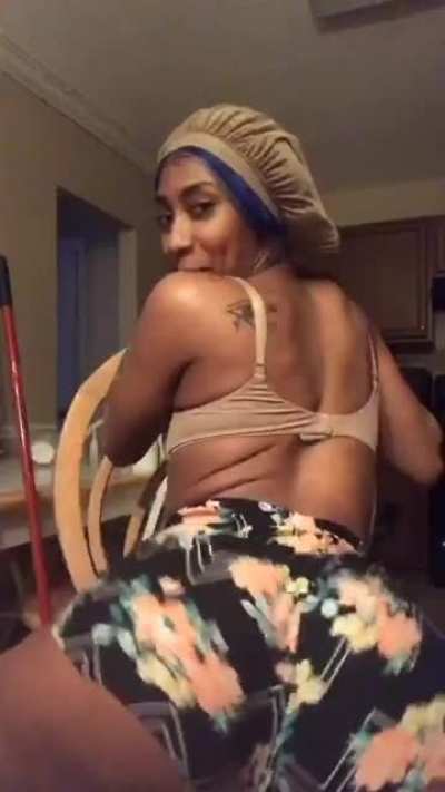 ʍɨŁώą<wbr>µƙƹƹ6<wbr>Łµƹ Quick Twerkie