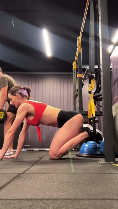 She didn&rsquo;t catch anyone staring!!