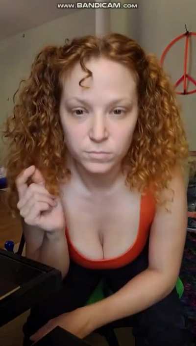 tiktok: nicol<wbr>eraye<wbr>ofrai<wbr>nn
