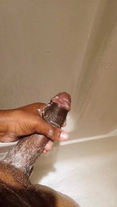 I love masturbating in the shower for y'all. 