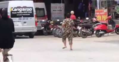 Vietnamese granny fight 😂