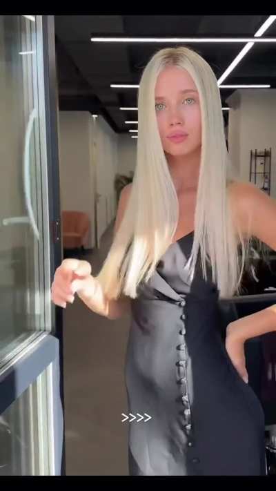 Polina Malinovskaya - "Losing your Teenage Features" (IG Story Clip)