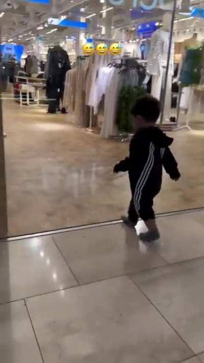 Bro didn&rsquo;t know it was a door 🚪 🤣