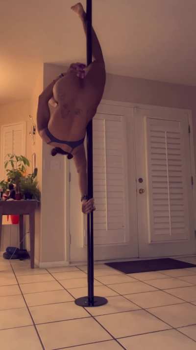 W👀W! Squirting On a Pole! (I Done Seen it All)🤯
