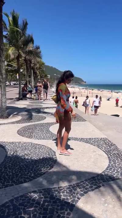"Beach day" - IG December 2025
