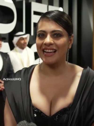 Kajol cleavage 😍😍