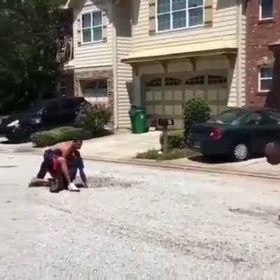 Dude brings his Ak47 with him to a fight. Just a normal day in Ohio