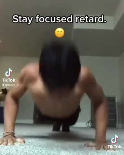 alguien conoce a la chica? xd pasen su tik tok