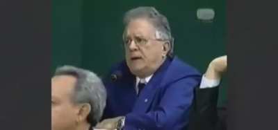 Para quem come&ccedil;ou a assistir as CPIS apenas nesse ano com a da COVID. Perdeu uma das otimas cenas da pol&iacute;tica brasileira. Essa cena parece ser da Escolinha do Professor Raimundo, mas eu juro que n&atilde;o &eacute;. Na cena temos a ex-mulher de Valdemar Costa Neto na C