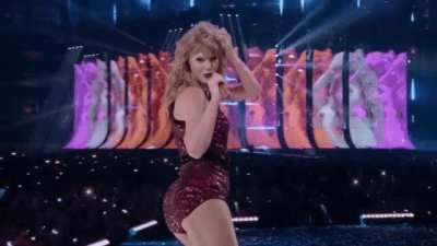 Taylor Swift really knows how to move her booty